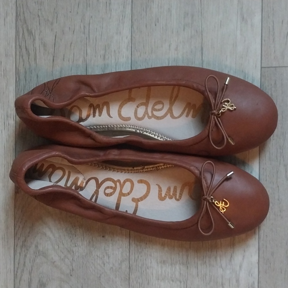 Sam Edelman Tan Flats with Gold Charm